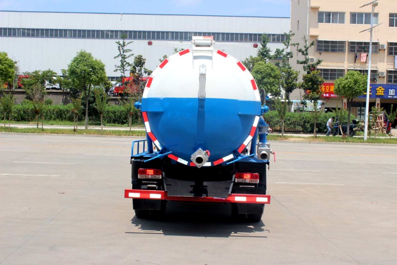 大多利卡吸污車